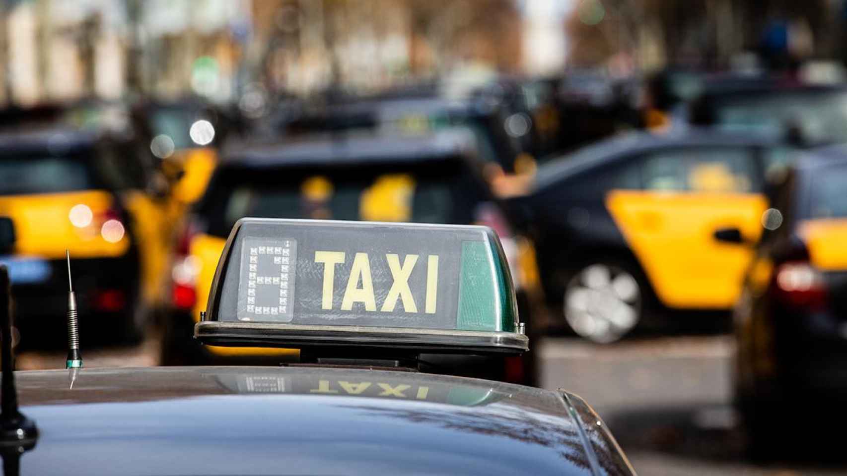 Taxis en las calles de Barcelona / EUROPA PRESS