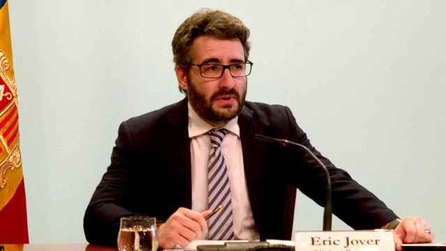 El ministro portavoz del Gobierno de Andorra, Eric Jover, presenta la ley que servirá para la resolución de entidades financieras / GdA