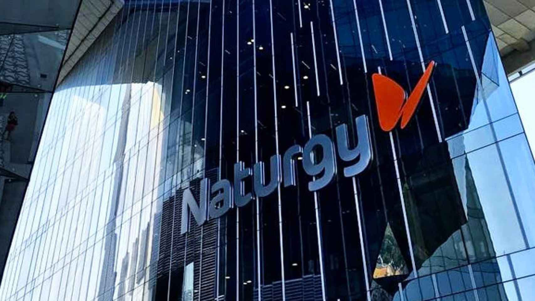 Logo de Naturgy en la sede de la empresa en Barcelona / NATURGY