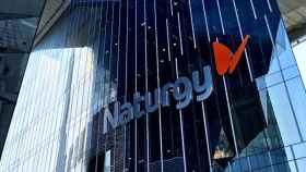 Logo de Naturgy en la sede de la empresa en Barcelona / NATURGY