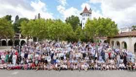 Foto de grupo de 400 miembros de la familia Raventós, propietaria de Codorníu / JORGE ANDREU