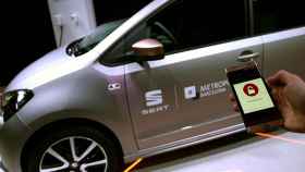 Presentación de uno de los 10 coches eléctricos SEAT e-Mii, durante la primera jornada del Mobile World Congress (MWC) que se celebra hasta el próximo 2 de marzo en Barcelona / EFE