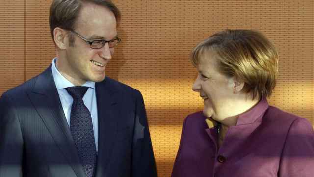 Jens Weidmann, presidente del Bundesbank, y Angela Merkel, cancillera alemana, en una foto de archivo / EFE