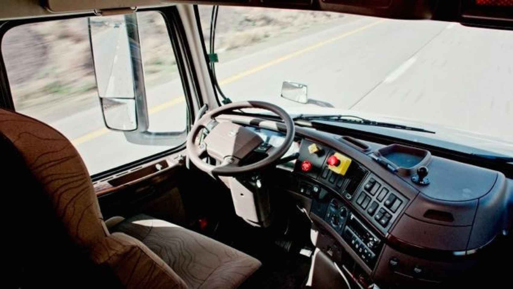 El interior de Otto, el primer camión de conducción autómata creado por Uber y Anheuser-Busch / FORTUNE