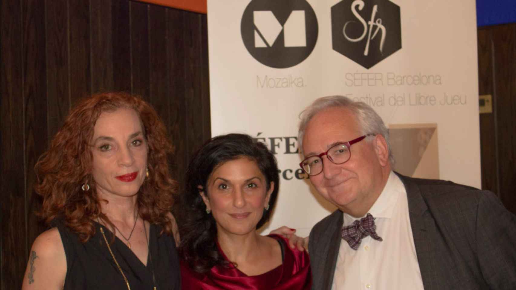 Las escritoras Tal Nitzan y Dorit Rabinyan junto al poeta Carles Duarte en Festival Séfer Barcelona de literatura hebrea de 2018 / ALEX ZSARFER
