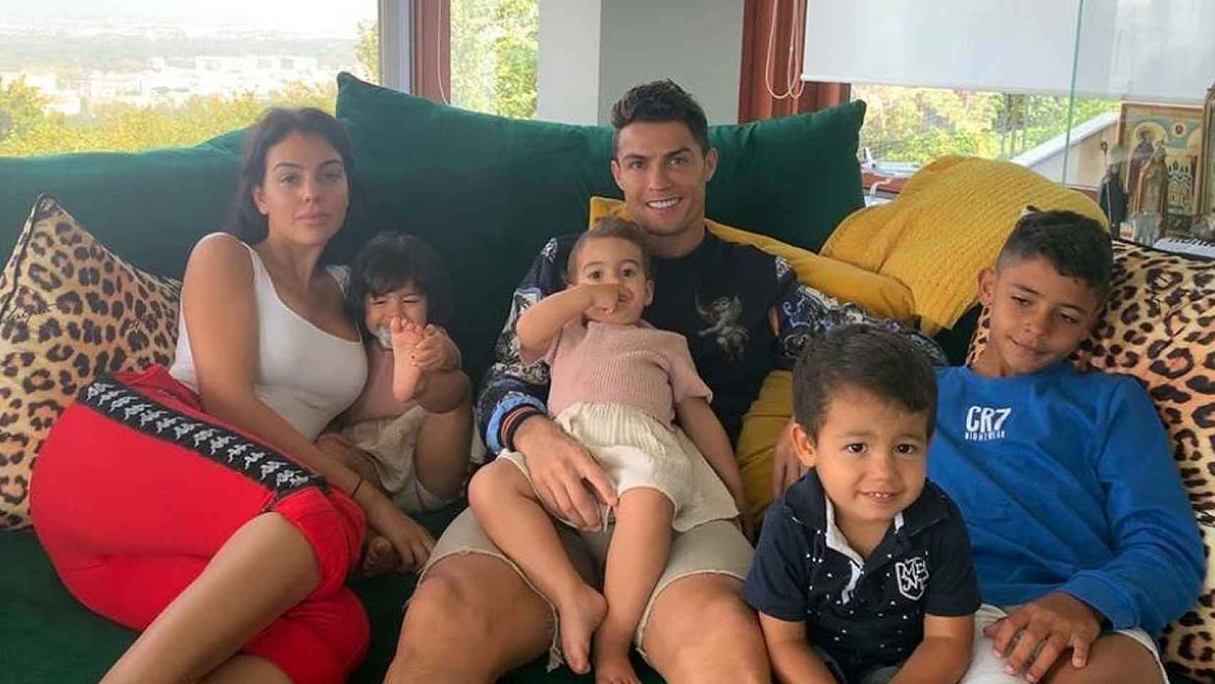 Cristiano Ronaldo con todos sus hijos