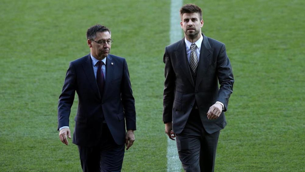Una foto de Gerard Piqué y Josep Maria Bartomeu en el Camp Nou / Twitter