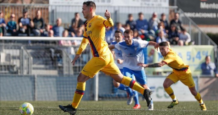 Rey Manaj, anotando de penalti su primer gol con el Barça B | FCB