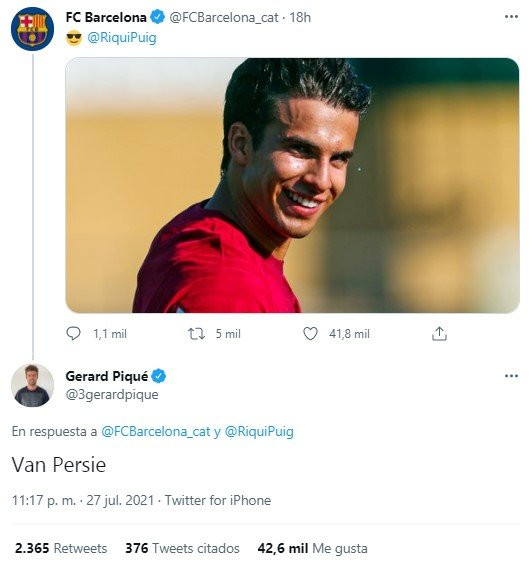Gerard Piqué señala el parecido entre Riqui Puig y Robin Van Persie / Twitter