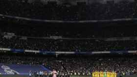 Minuto de silencio durante los prolegómenos del clásico en el Bernabéu / EFE