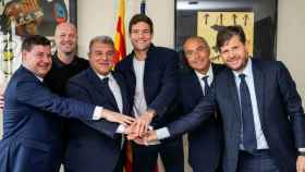 Laporta, Yuste, Jordi Cruyff, Mateu Alemany y Eduard Romeu, junto a Marcos Alonso / FCB