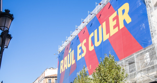 Así es la pancarta que el FC Barcelona ha colocado para anunciar su tienda oficial en Madrid / FCB
