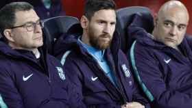 Messi en el banquillo durante el pasado Barça-Madrid / EFE