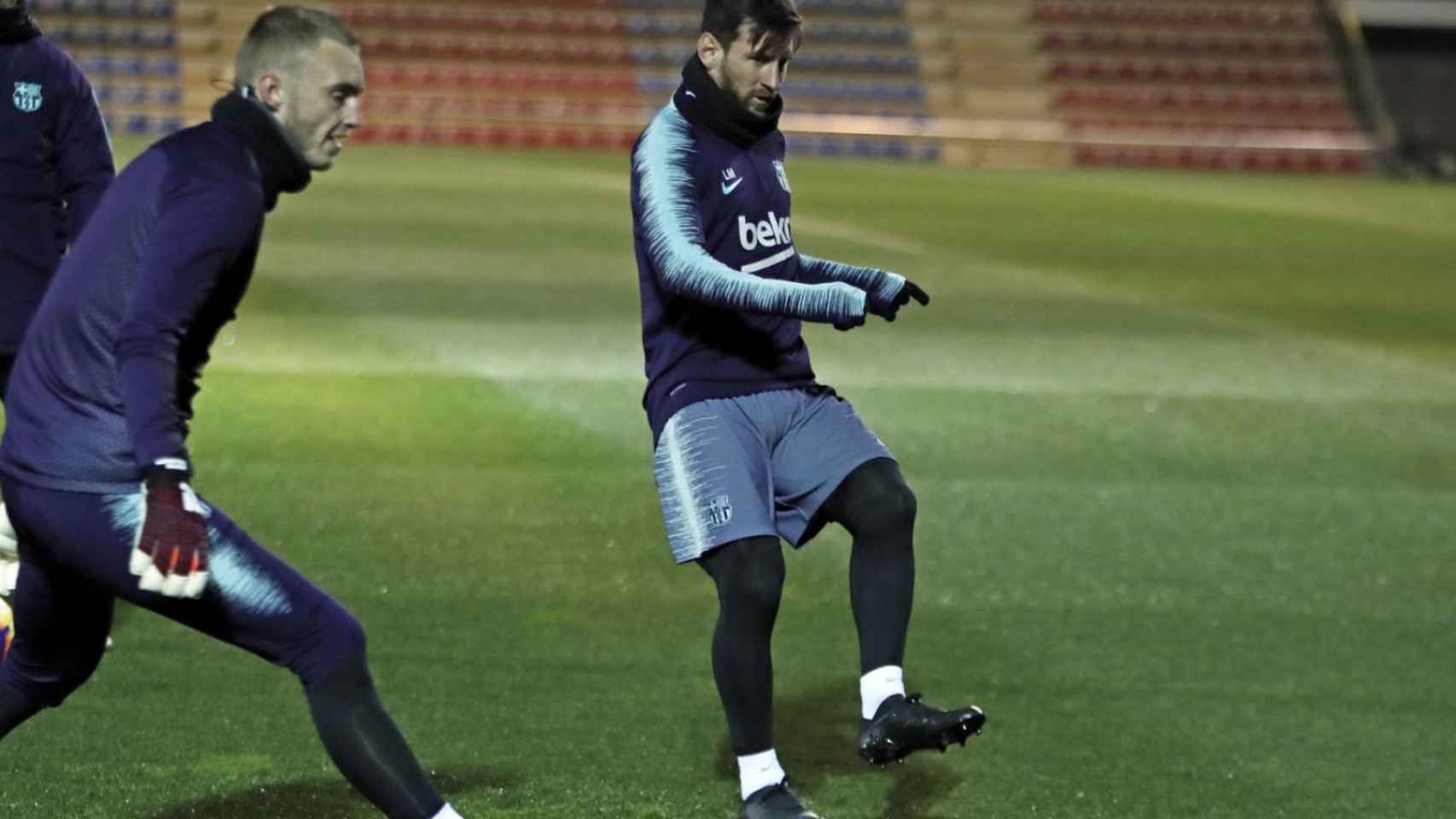 Una foto de Messi y Cillessen en el primer entrenamiento del año con el Barça / FCB