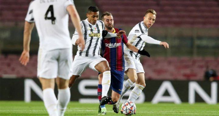 Miralem Pjanic fue intrascendente ante la Juve en el Camp Nou / FC Barcelona