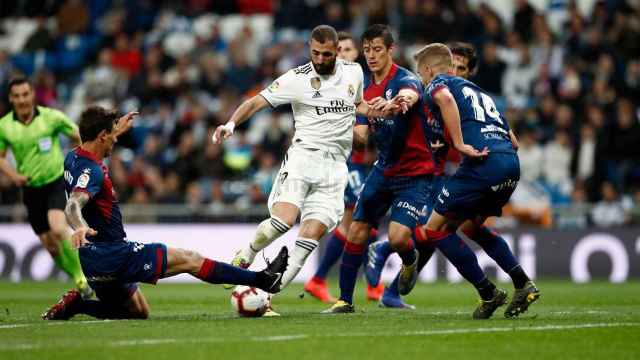 Benzema, en una acción ante el Huesca | RM