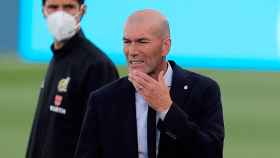 Zidane se lamenta, en el partido con el Eibar | EFE