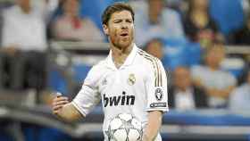 Xabi Alonso jugando con la camiseta del Real Madrid / EFE