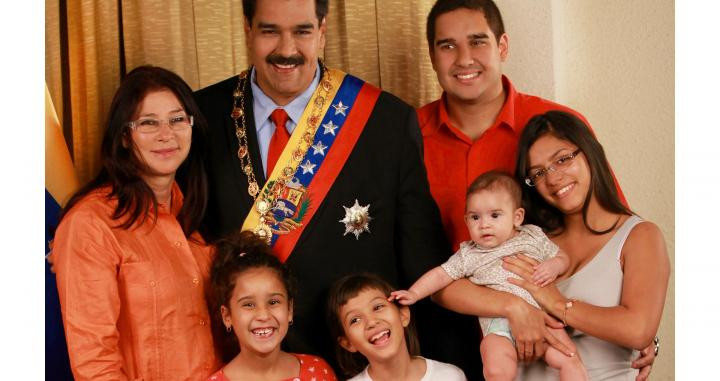 Nicolás Maduro, con su mujer Cilia y los nietos del matrimonio  /JCG