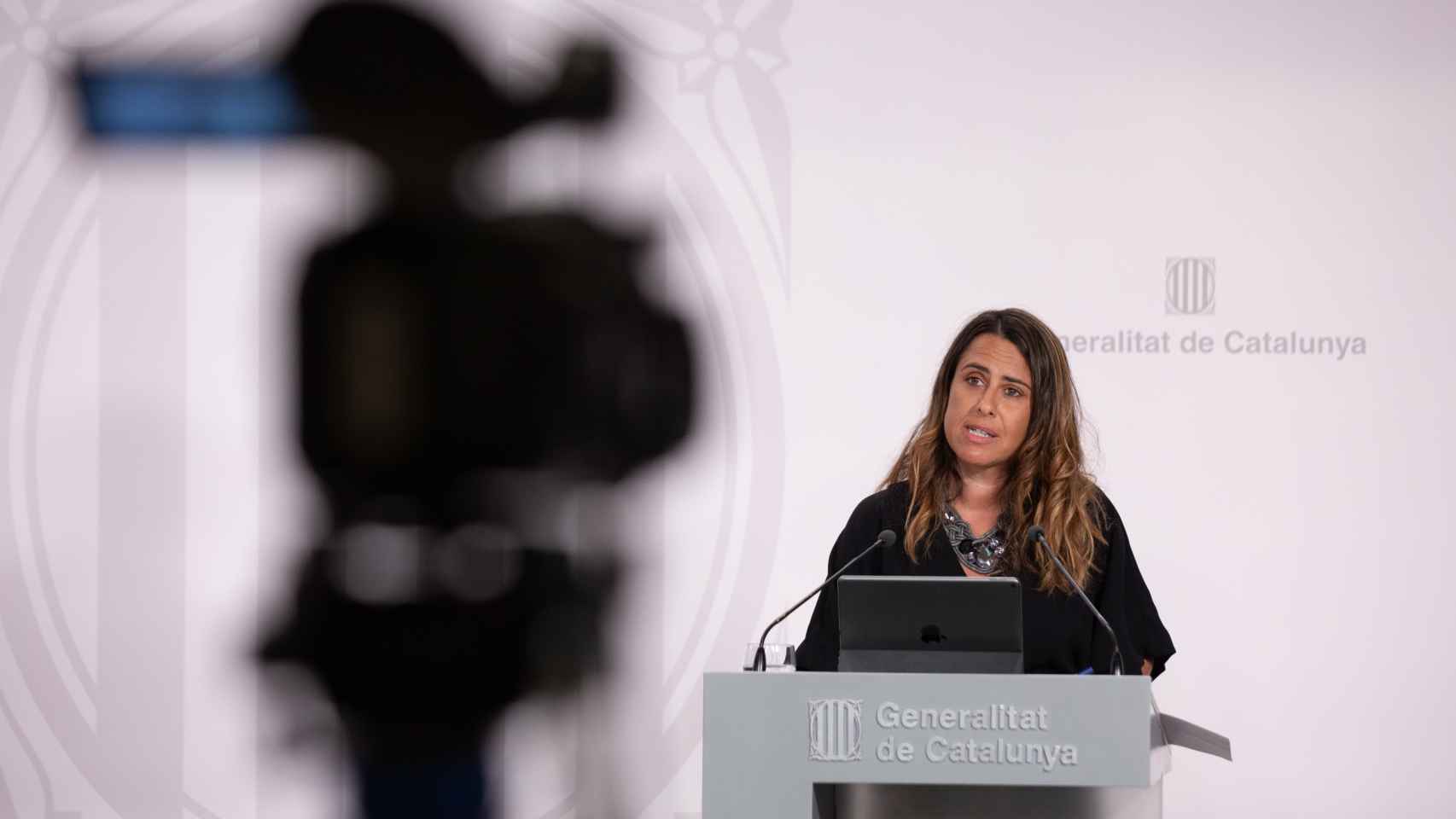 La portavoz del Govern Patrícia Plaja, comparece en rueda de prensa en el palacio de la Generalitat, el 5 de julio de 2022 / David Zorrakino - EUROPA PRESS