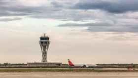 Un avión en la plataforma del aeropuerto Josep Tarradellas Barcelona-El Prat / CG