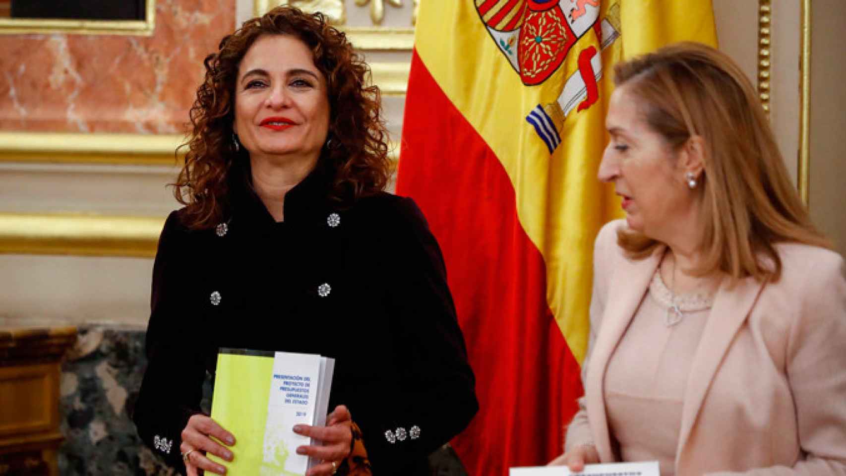 María José Montero, ministra de Hacienda, junto a Ana Pastor, presidenta del Congreso de Diputados / EFE