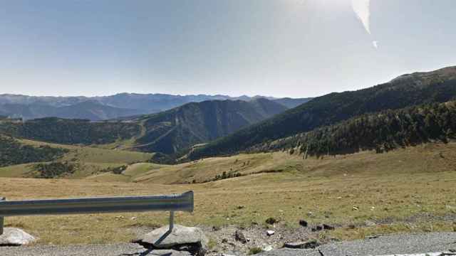 Zona limítrofe entre Andorra y Cataluña, donde se investiga si el parque solar andorrano habría invadido territorio del parque natural del Alt Pirineu (Lleida) / GOOGLE STREET VIEW