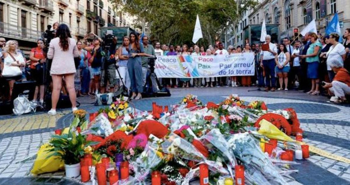Homenaje a las víctimas de los atentados terroristas del 17A en Las Ramblas / EFE