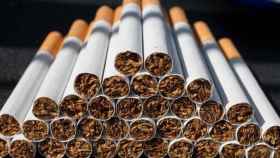 Cigarrillos convencionales en una imagen de archivo / CG