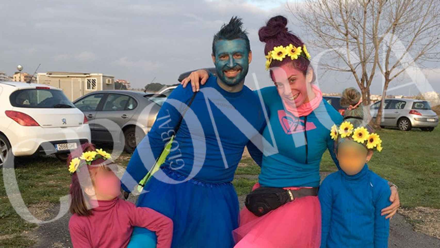 Pedro Rodríguez y Rosa Peral celebrando el Carnaval, felices, con las hijas de ésta / CG
