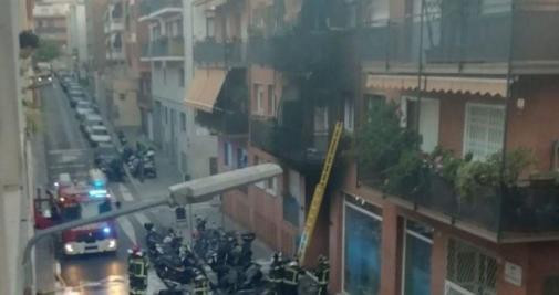 Fachada del edificio del barrio de Gràcia afectado por el incendio / METRÓPOLI ABIERTA