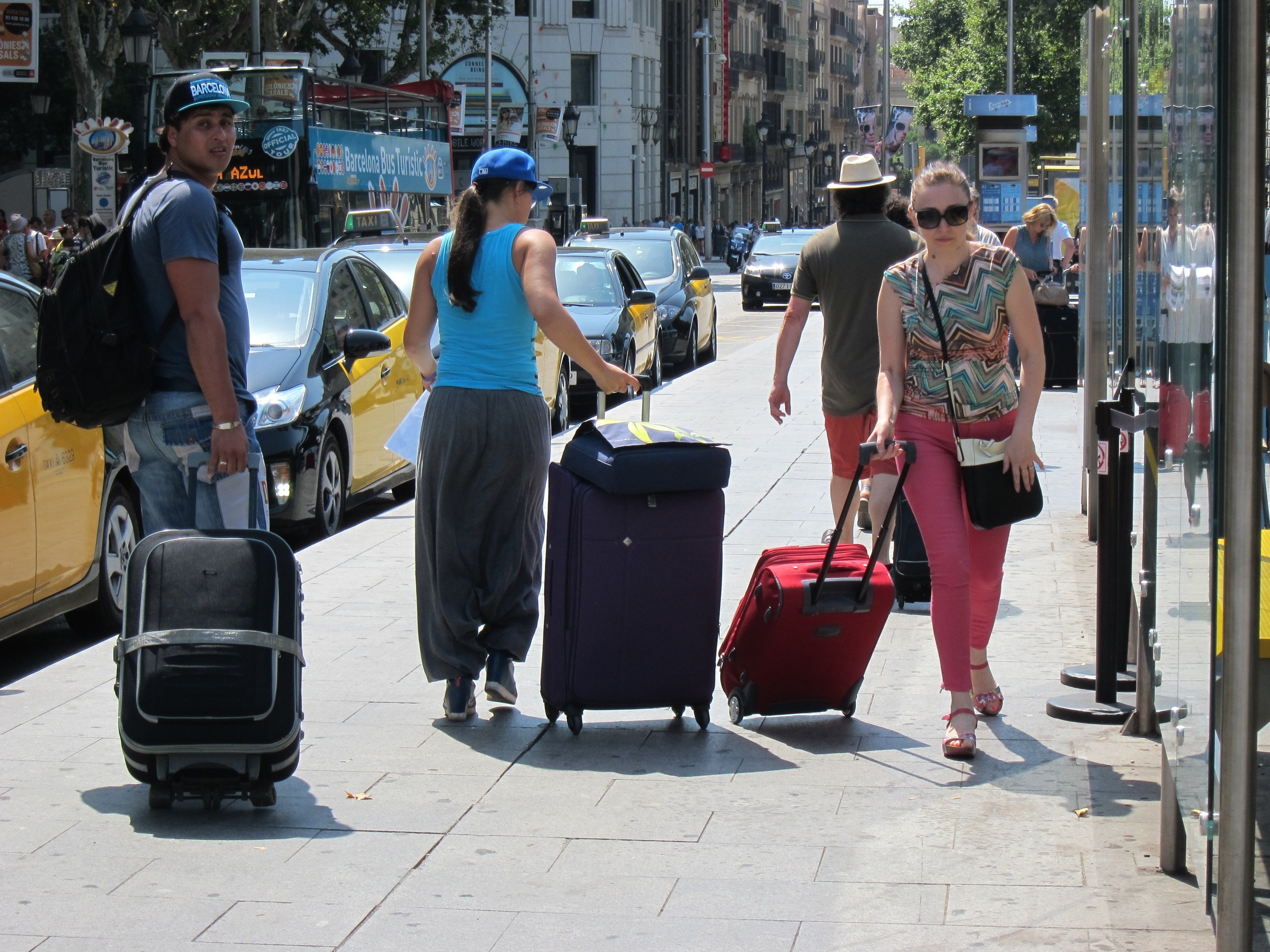 Turistas en Barcelona, cuyos hoteles arrastran todavía los efectos de la pandemia / EUROPA PRESS