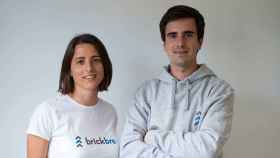 Carolina Santa Cruz y Guillermo Preckler, fundadores de Brickbro / CEDIDA