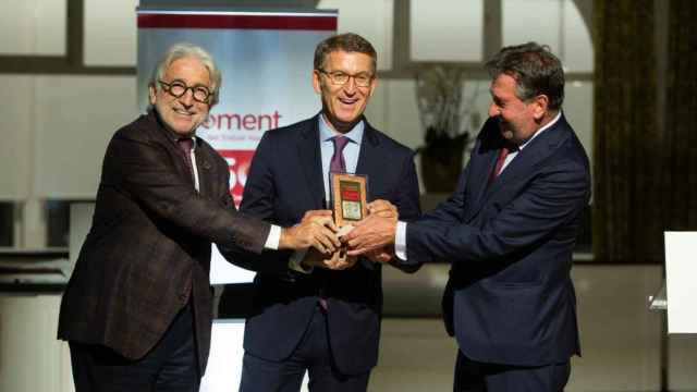 Josep Sánchez Llibre entrega la Medalla de Honor de Foment Alberto Núñez Feijóo en reconocimiento al Xacobeo / FOMENT
