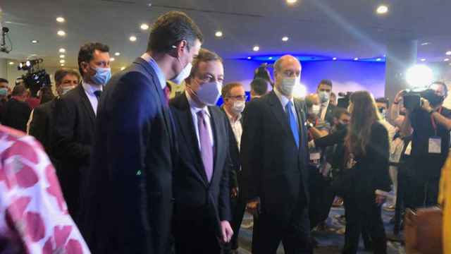 El presidente Pedro Sánchez y el primer ministro italiano, Mario Draghi, en el Círculo de Economía / CG