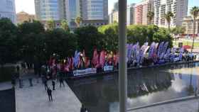 Concentración sindical frente a la junta de Caixabank / JL