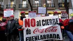 Trabajadores de la planta de Coca-Cola en Fuenlabrada durante una protesta / EFE