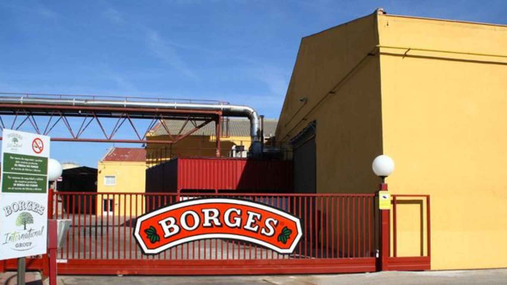 Entrada de una de las factorías del productor de frutos secos Borges en la ciudad de Reus (Barcelona) / CG