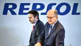 Josu Jon Imaz y Antonio Brufau, consejero delegado y presidente de Repsol, en la junta de accionistas de 2016 / EFE