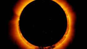 Un eclipse anular solar, conocido como anillo solar / EP