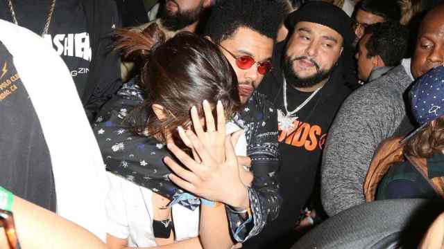 The Weeknd protege a Selena Gómez de los fans