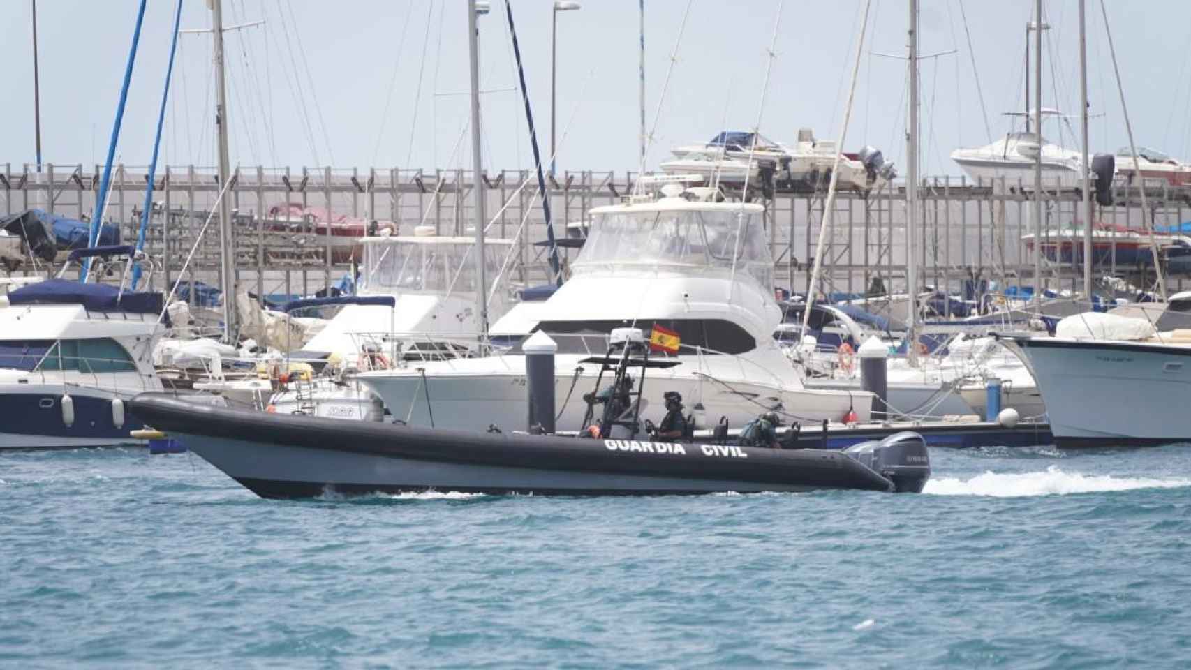Tomás Gimeno pudo seguir navegando después de lastrar a sus hijas y tirar su móvil al mar /EP