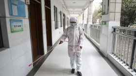 Desinfectan un colegio en China / EP
