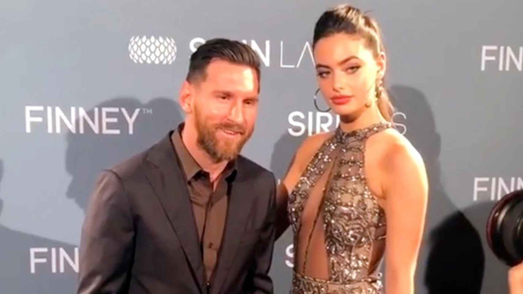 Leo Messi y la modelo Yael Shelbia / INSTAGRAM