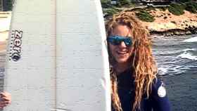 Shakira con una tabla de surf / INSTAGRAM