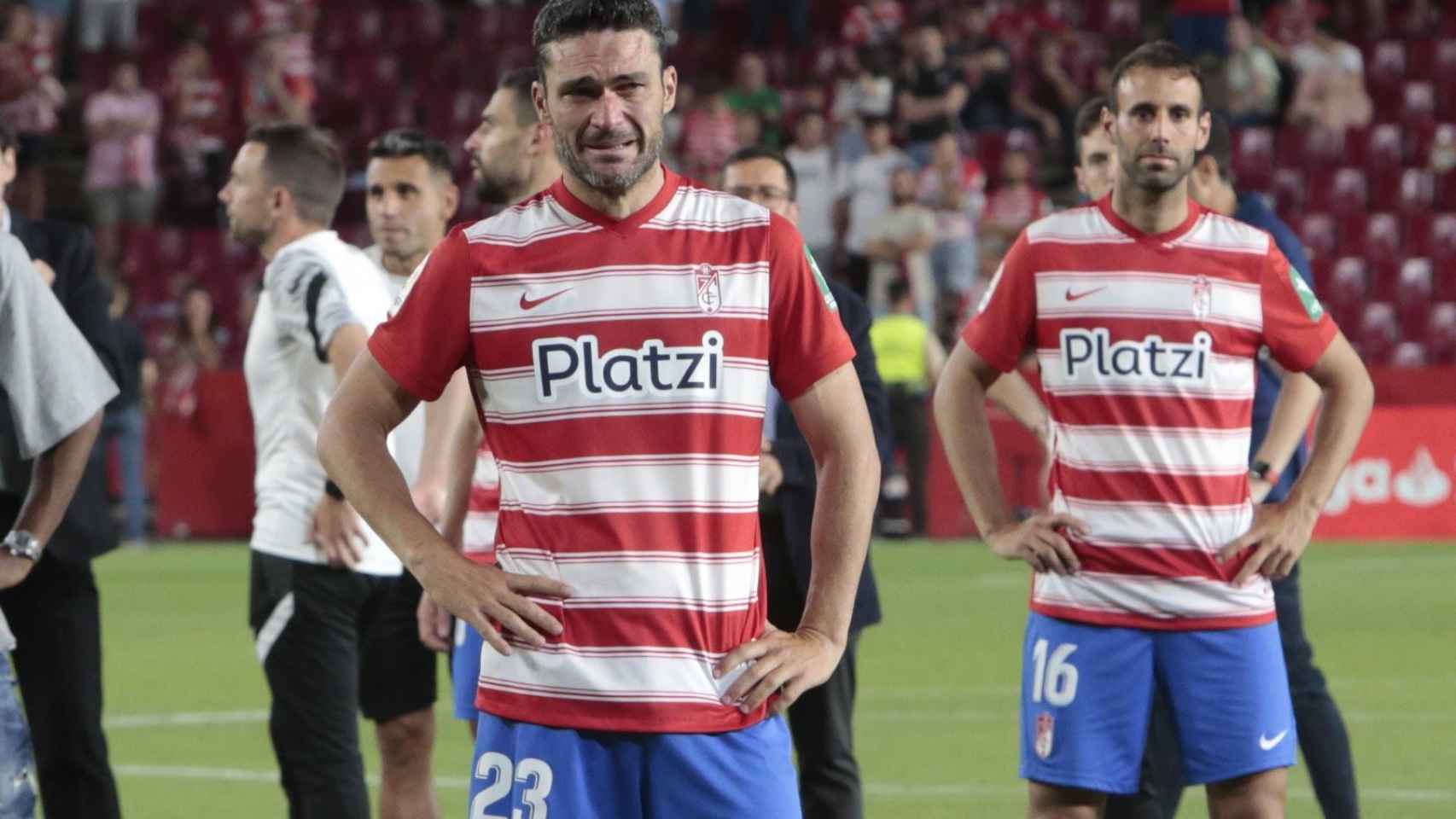 Jorge Molina llora tras el descenso del Granada a Segunda División / REDES