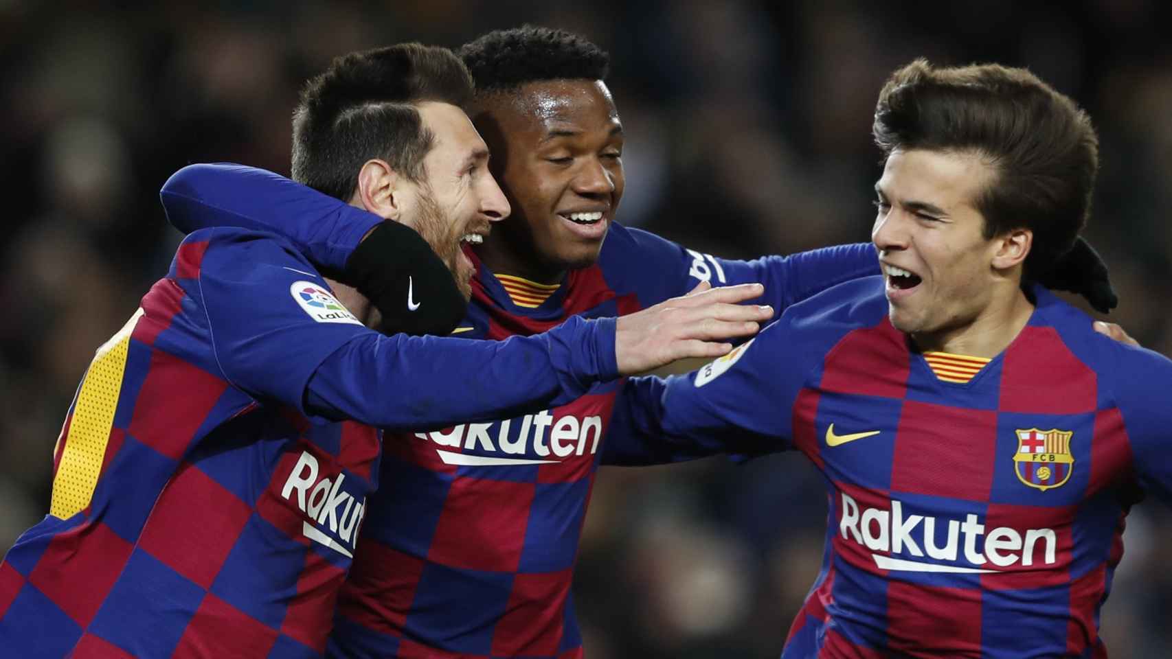 Messi celebra un gol junto a Ansu Fati y Riqui Puig, tres jugadores de La Masía | EFE