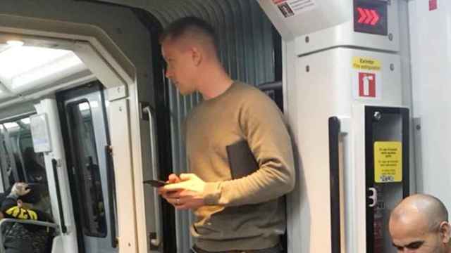 Marc ter Stegen en el metro de Barcelona / TWITTER