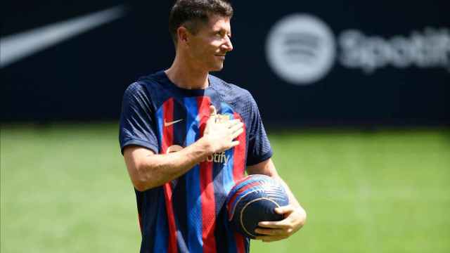 Robert Lewandowski se presenta en el Camp Nou / REDES