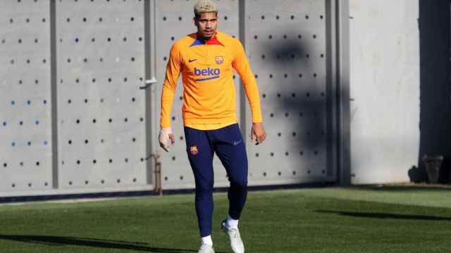 Ronald Araujo, en el entrenamiento de este miércoles en la Ciutat Esportiva Joan Gamper / FCB